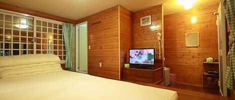 Comfort Room | Desk, free WiFi, bed sheets