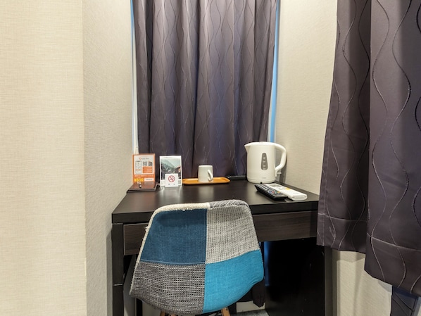 Single Room | Desk, soundproofing, free WiFi, bed sheets