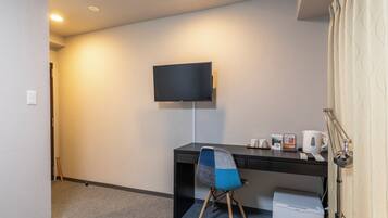 Double Room | Desk, soundproofing, free WiFi, bed sheets