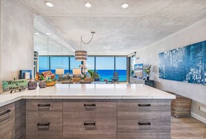 Interior - Luxury Mahana 1bd/2ba-Beautiful Remodel- Incredible Views-Free Parking/WiFi (Lahaina)