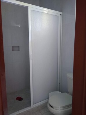 Shower, towels - Hotel Campestre Ayapango (Ayapango)