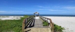 On the beach - Oceanfront Oasis at Leonardo Arms Steps to Beach (Fort Myers Beach)