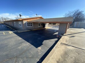 Exterior - Century inn motel (Marlow)