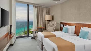 Chambre (Deluxe Premium) | Minibar, coffres-forts dans les chambres, décoration personnalisée