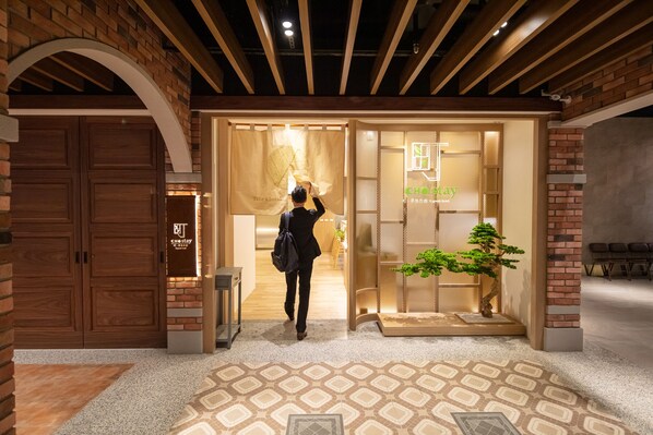 Exterior - CHO Stay Capsule Hotel - Taoyuan Airport T2 (Taoyuan City)