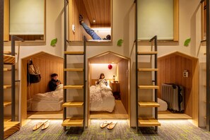 Down comforters, individually decorated, desk, laptop workspace - CHO Stay Capsule Hotel - Taoyuan Airport T2 (Taoyuan City)