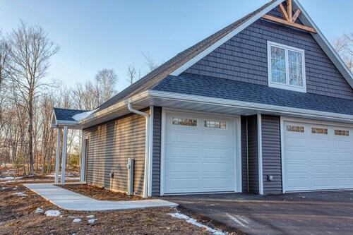 Stunning Studio just steps from the Bjorklunden Trail System in Baileys Harbor