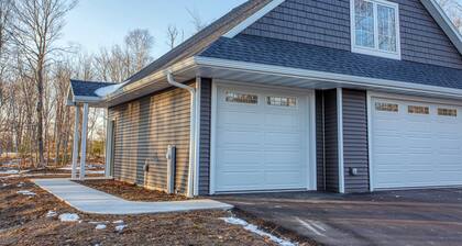 Stunning Studio just steps from the Bjorklunden Trail System in Baileys Harbor