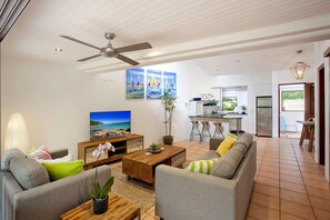 One Bedroom Rooftop Terrace with Spa | Living area - L'Auberge Noosa (Noosa Heads)