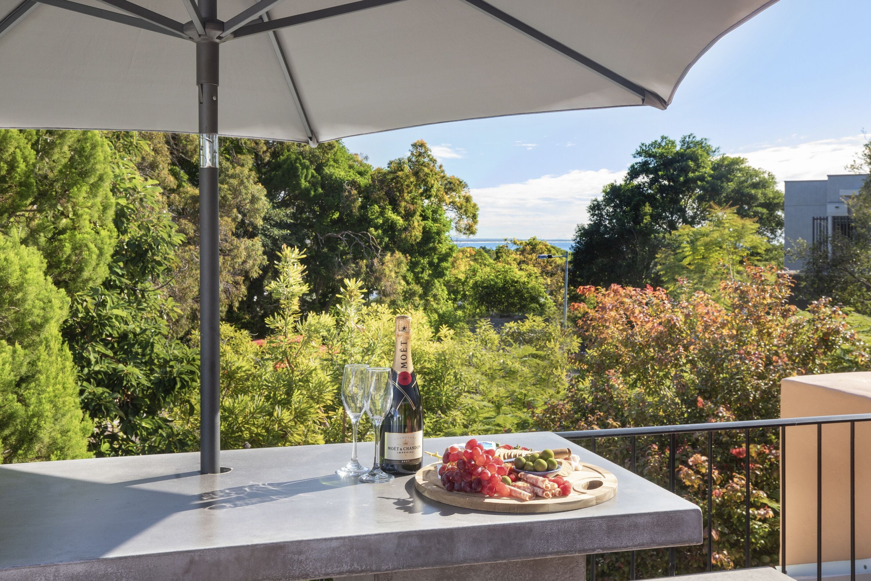 One Bedroom Rooftop Terrace with Spa | Terrace/patio