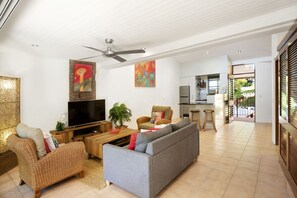 One Bedroom Rooftop Terrace with Spa | Living room - L'Auberge Noosa (Noosa Heads)