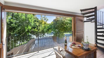 One Bedroom Rooftop Terrace with Spa | Terrace/patio