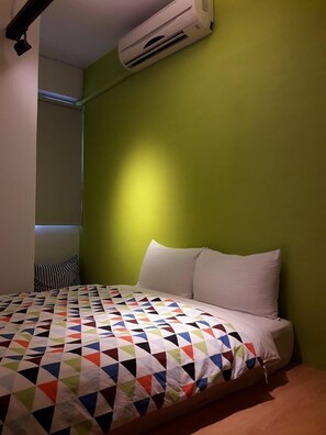 Desk, blackout drapes, free WiFi, bed sheets - BoBo Bear B&B (Ji'an)