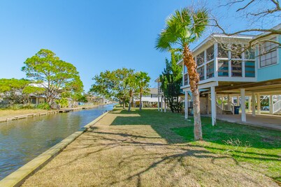 Canal front property in the heart of Gulf Shores