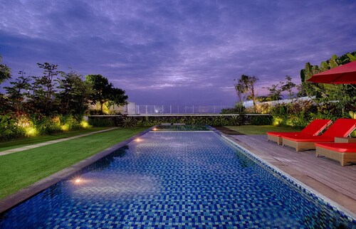 5BR Beachfront Villa In Keramas Beach! 6Min Drive To Bali Safari And Marine Park