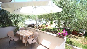 Outdoor dining - Small Apartment For A Great Holiday (Zadar)