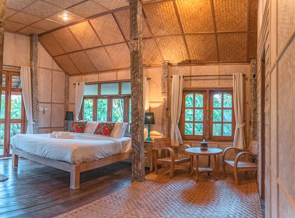 2 عدّة غرف نوم وخزنة داخل الغرفة وواي فاي وملاءات أسرّة