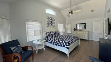 5 bedrooms, desk, iron/ironing board, WiFi