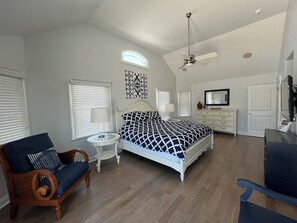 6 Schlafzimmer, Schreibtisch, Bügeleisen/Bügelbrett, WLAN