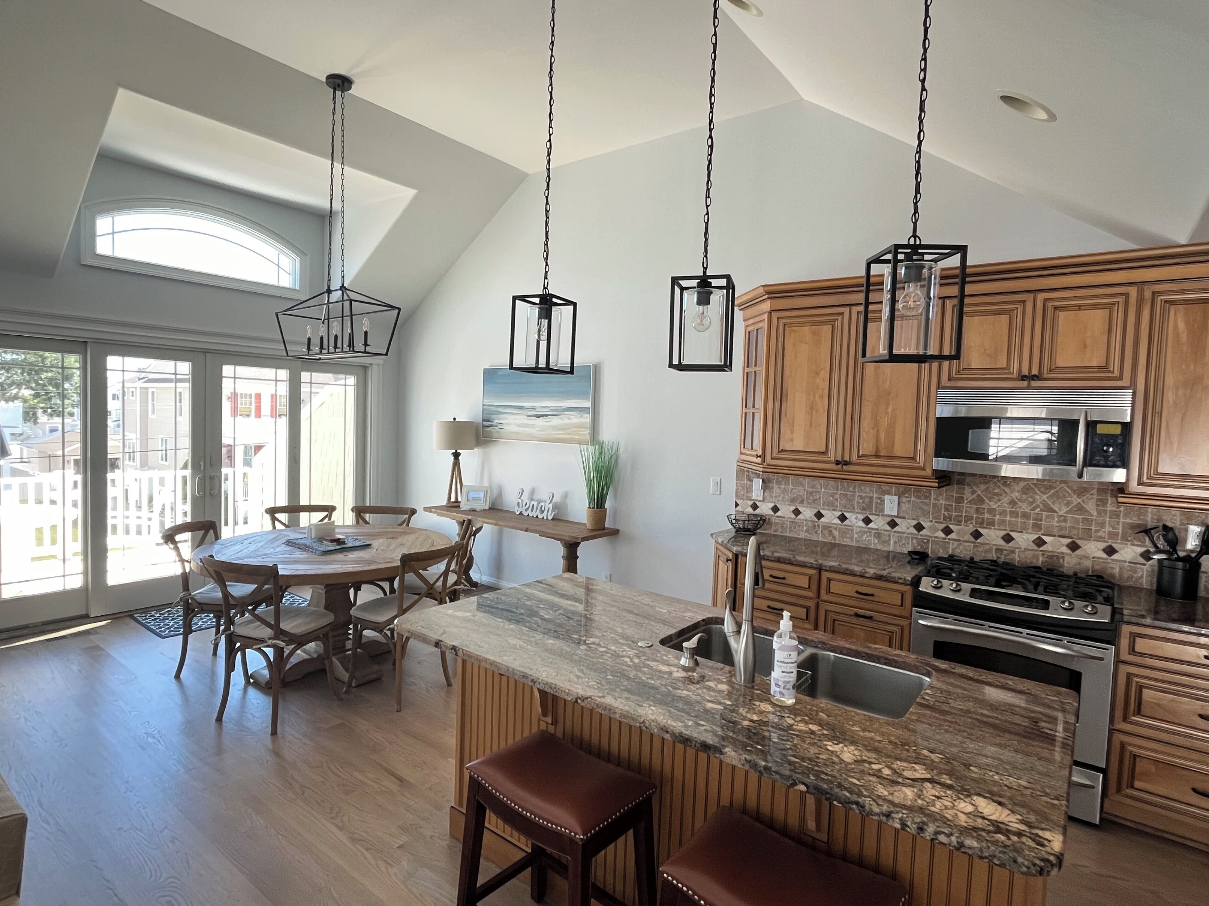 ثلاجة، ميكروويف، فرن، موقد طهي مسطح