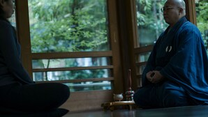 A room with a large window, a wooden table, and a small decorative item on the table. - ZEN&BED Bogetsu-An (Koshu)