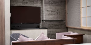 Deluxe Fourth Room (No View) Non-Smoking | Television