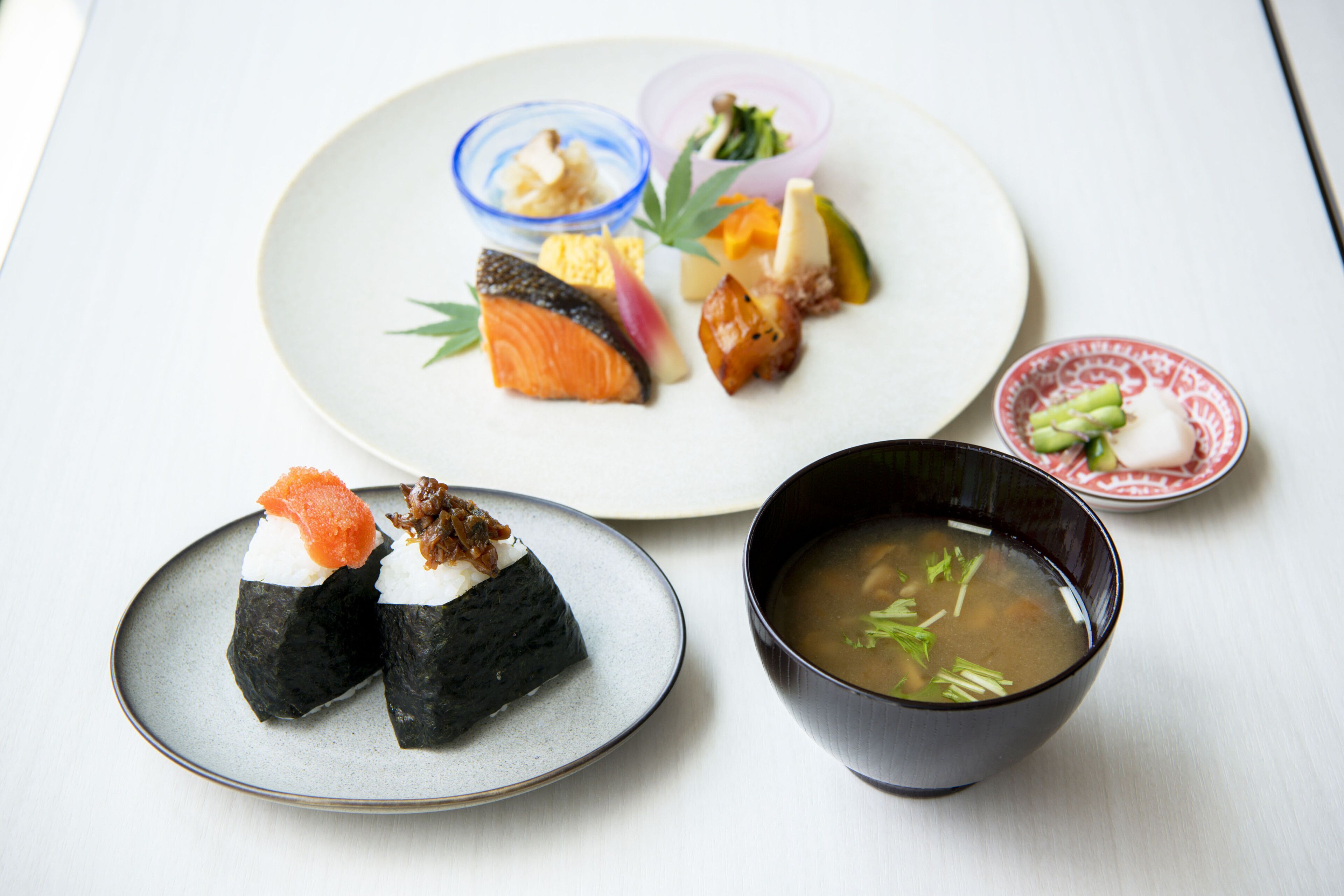 daily buffet breakfast (jpy 3300 per person)