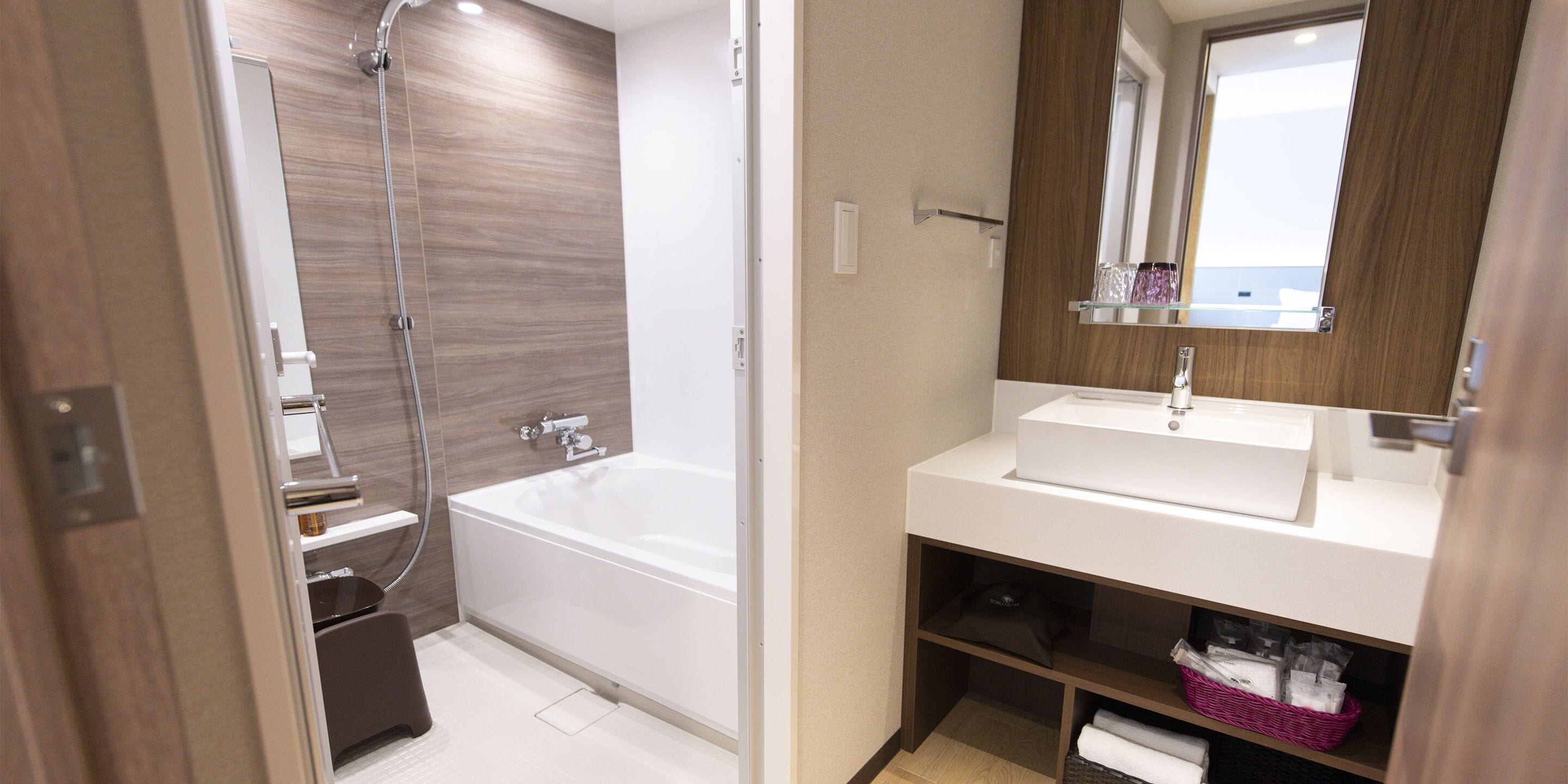 superior twin room, non smoking | bathroom | free toiletries, hair dryer, slippers, bidet