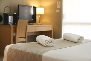 Ropa de cama de alta calidad y escritorio