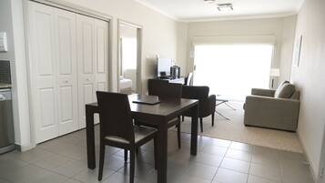 Lejlighed - 2 soveværelser | Opholdsområde | LED-tv, iPod-dockingstation