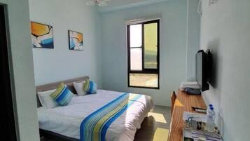 Double Room (A101) | Desk, soundproofing, free WiFi