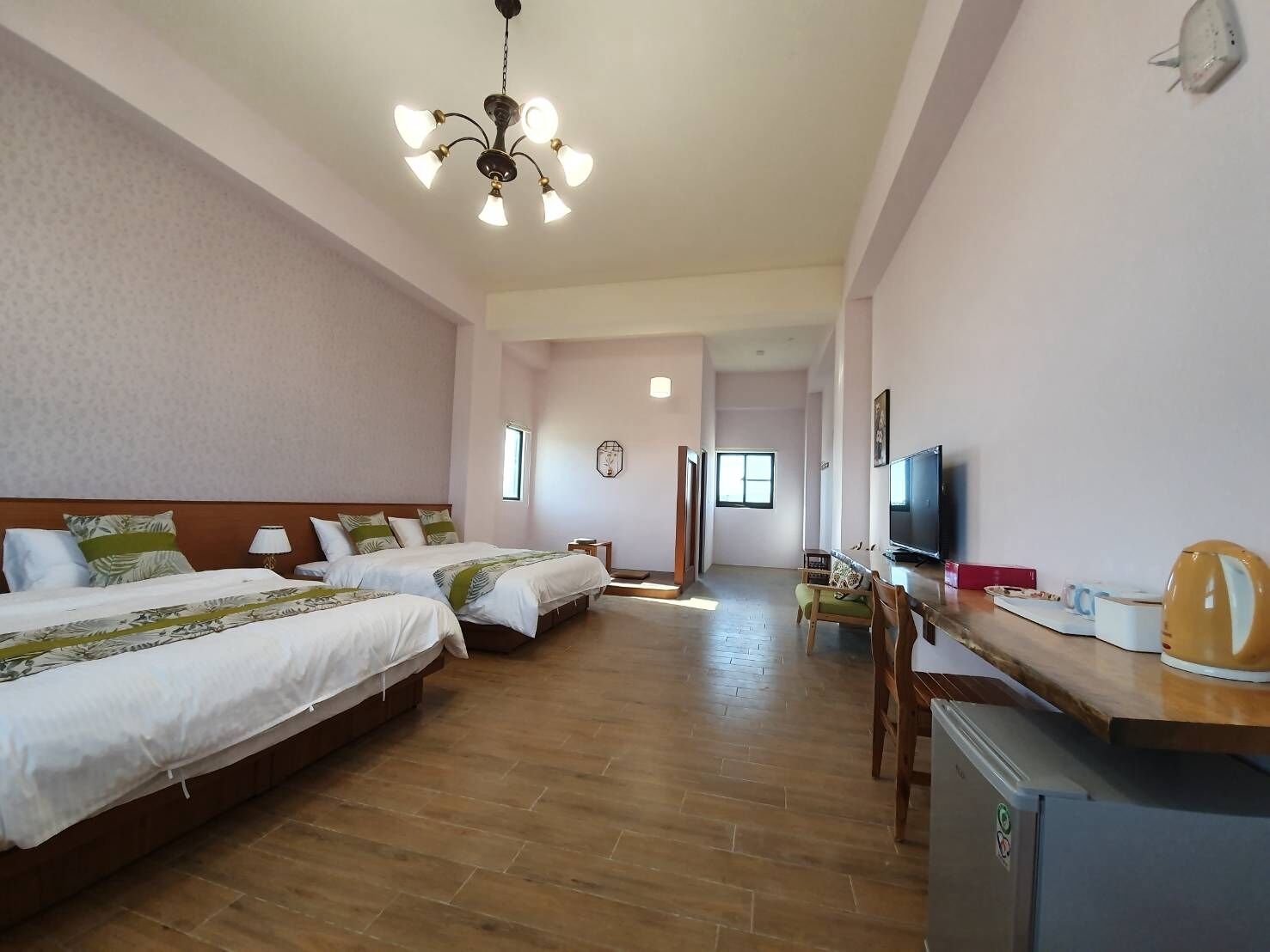 四人房 (B101) | 書桌、隔音、免費無線上網