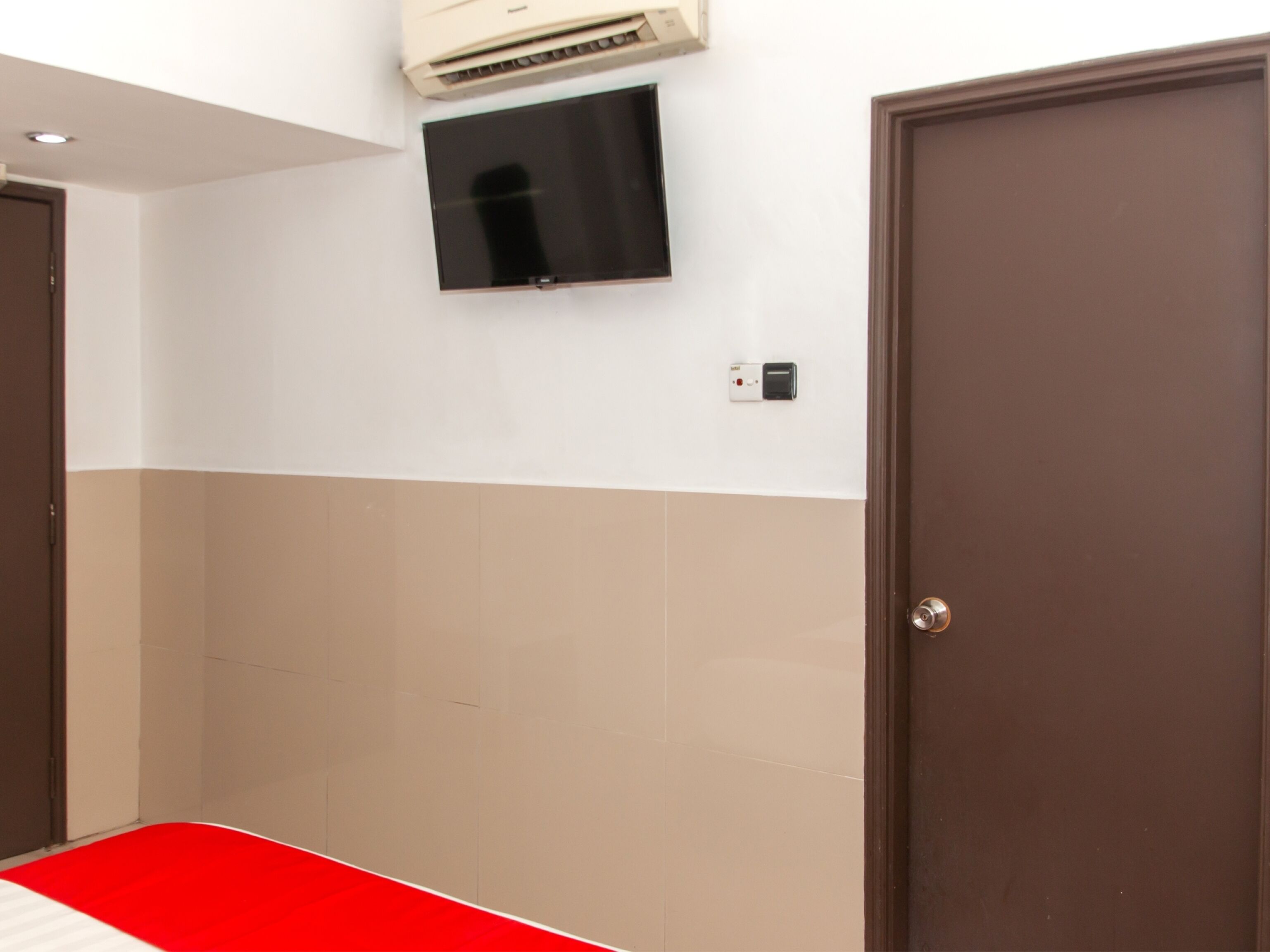 deluxe double room, 1 king bed | television