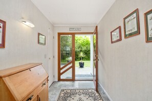 Interior - The White House - Taupo Holiday Home (Wharewaka)