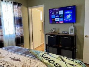 3 habitaciones, escritorio, tabla de planchar con plancha y wifi gratis