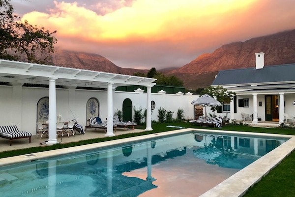 Pool Rooms | Garden view