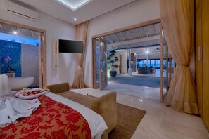 5 bedrooms, in-room safe, travel cot, WiFi - 5BR Beachfront Villa In Sabah Beach - 6Min Drive To Bali Safari And Marine Park! (Blahbatuh)