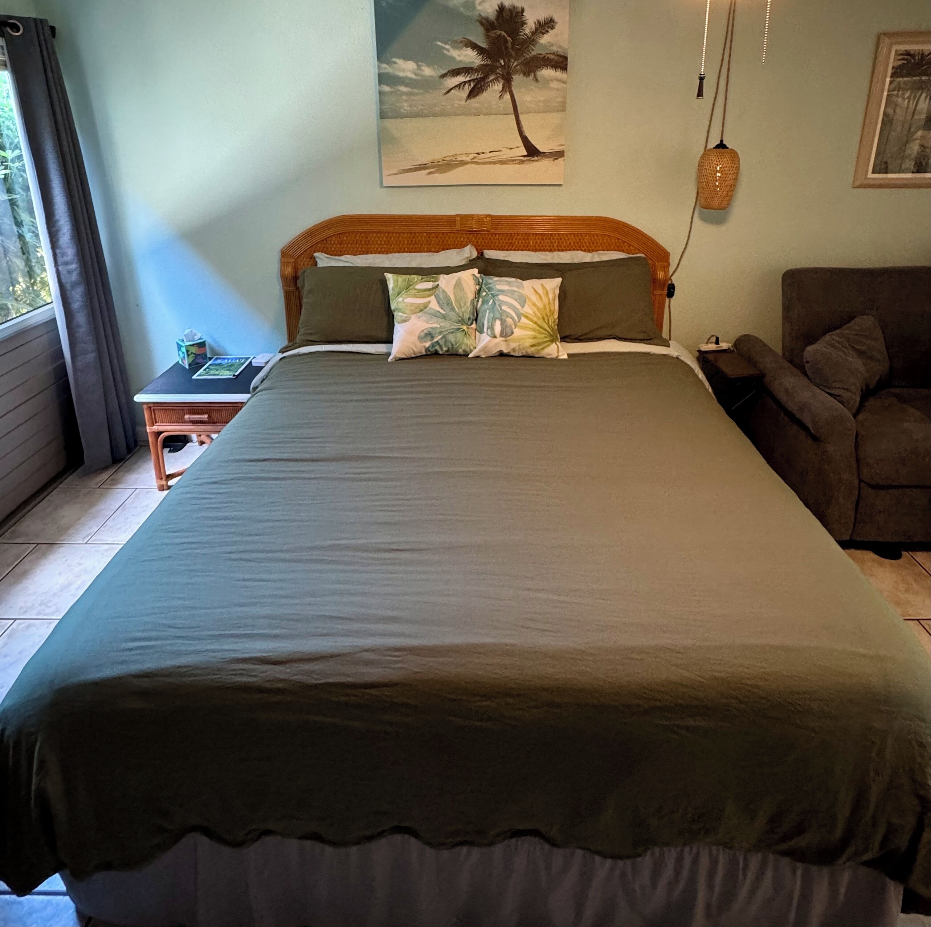 Een strijkplank/strijkijzer, gratis wifi, beddengoed