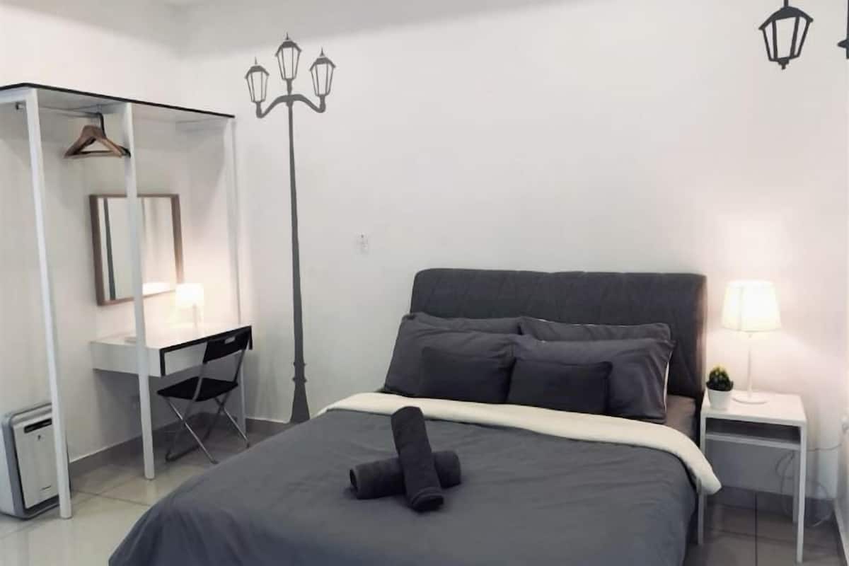 4 bedrooms, individually decorated, individually furnished, desk