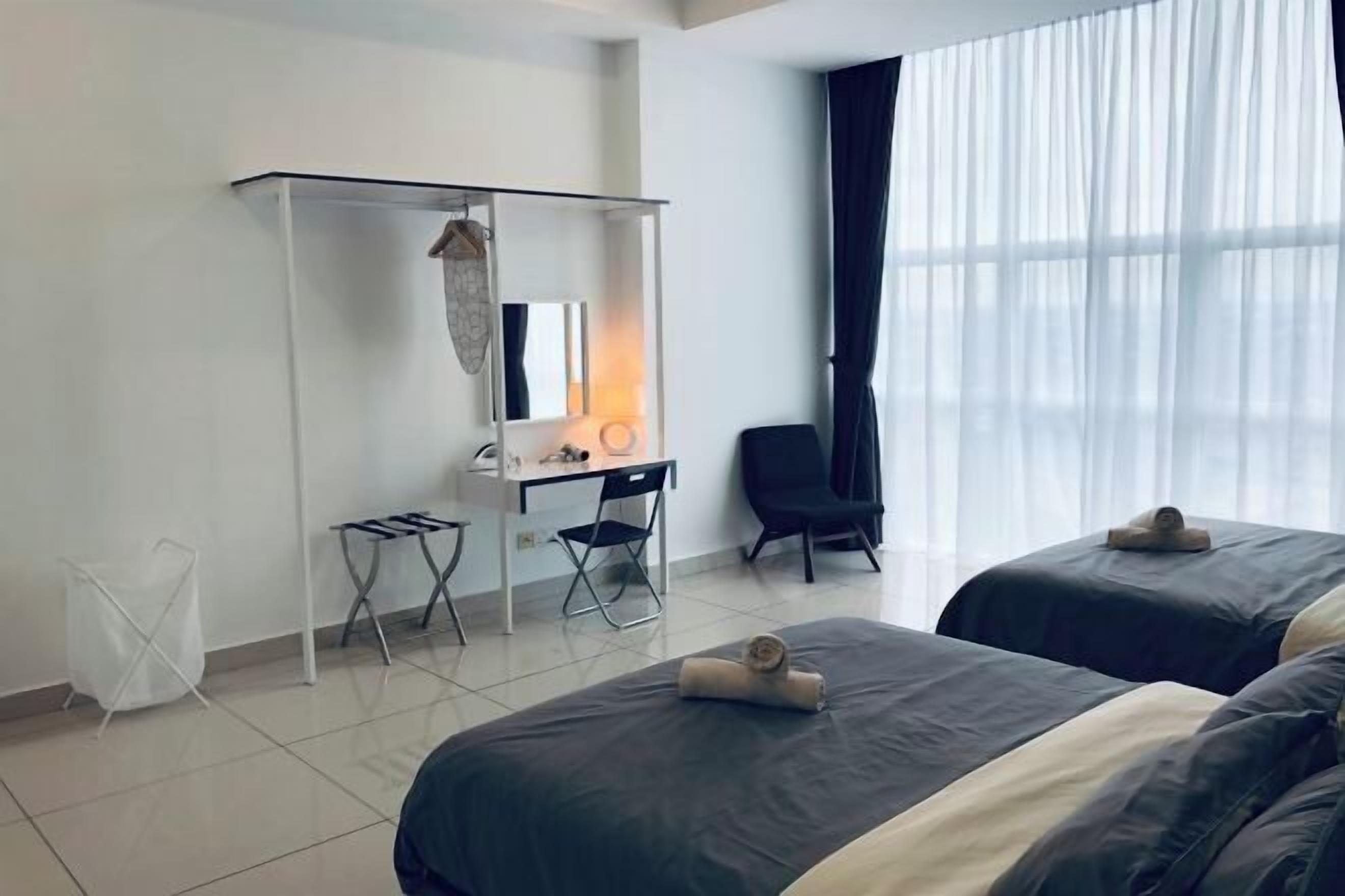 Individuell dekoriert, individuell eingerichtet, Schreibtisch