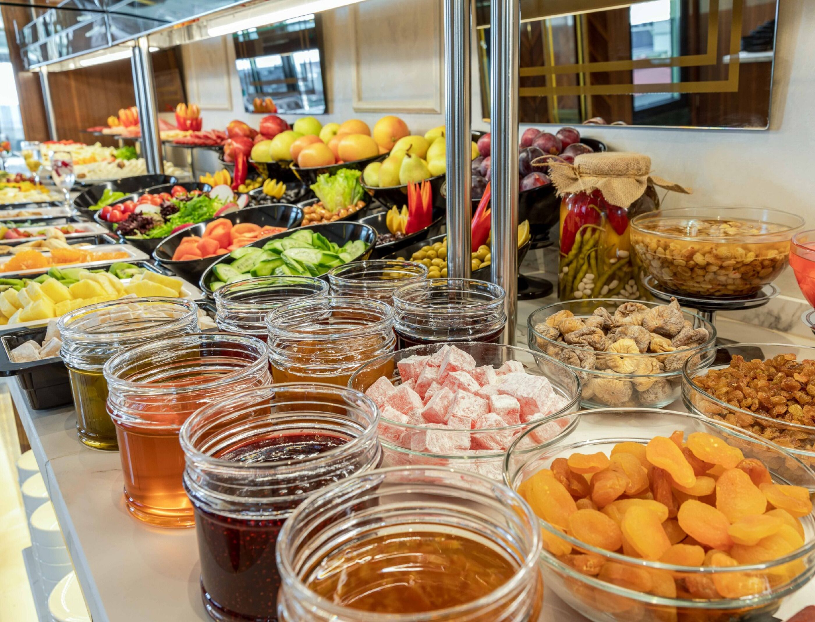 Free daily buffet breakfast