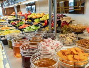 包含每日自助早餐