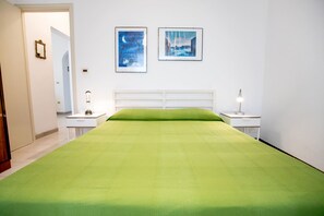 2 Schlafzimmer, Bügeleisen/Bügelbrett