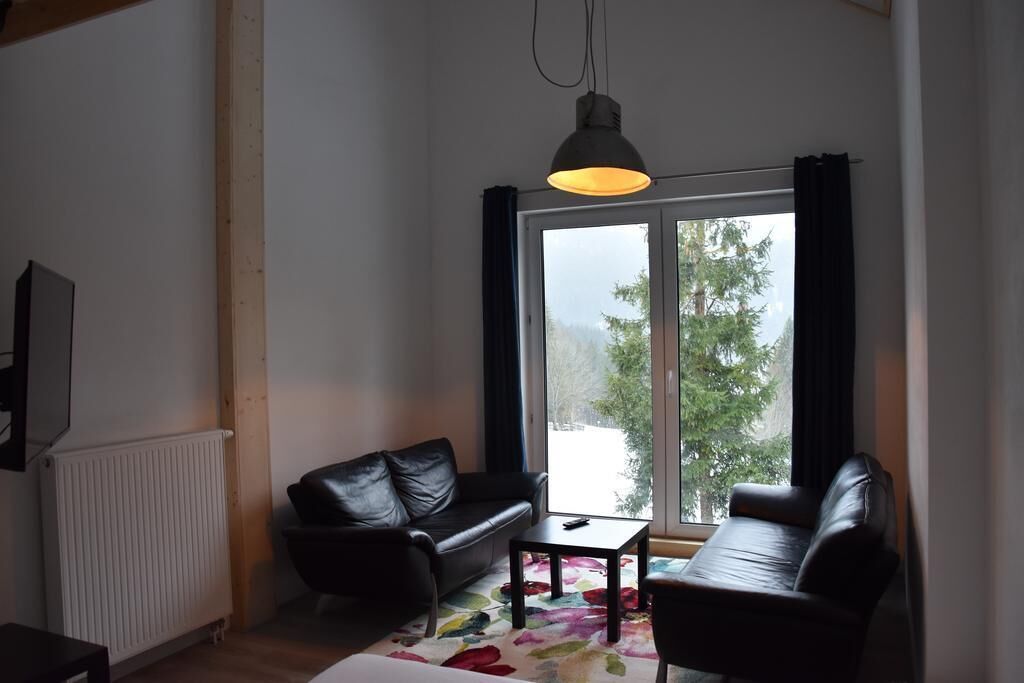 Apartment, Bergblick | Wohnzimmer | Flachbildfernseher