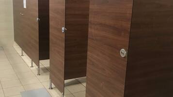 Shower kamar mandi