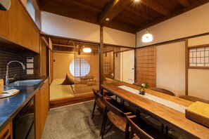 Maison Traditionnelle, 3 chambres, cuisine, vue jardin (Private Vacation) | Coin séjour
