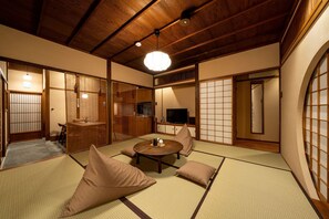 Rumah Tradisional, 3 kamar tidur, dapur, pemandangan kebun (Private Vacation) | Area keluarga | TV layar datar dan lantai berpemanas