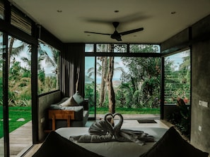 5 habitaciones, caja de seguridad en la habitación y escritorio