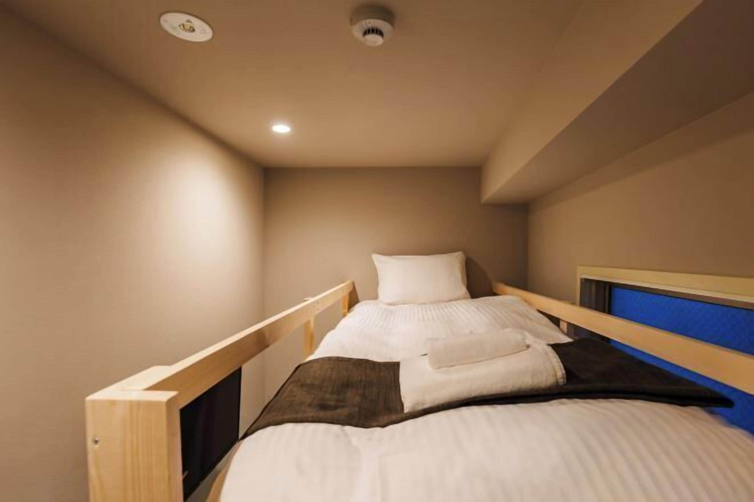 Pimennysverhot, ilmainen Wi-Fi, vuodevaatteet