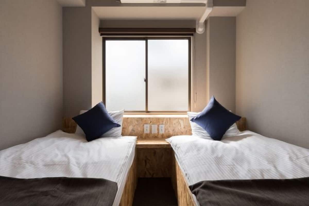 1 bedroom, blackout drapes, free WiFi, bed sheets